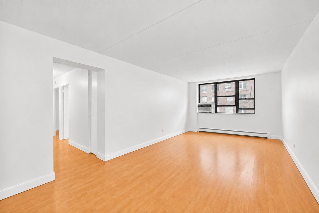 220 Manhattan Avenue, Unit 4K photo 2