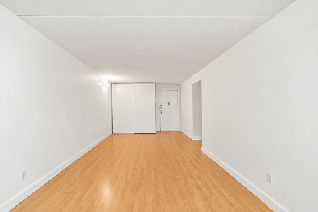 220 Manhattan Avenue, Unit 4K photo 4