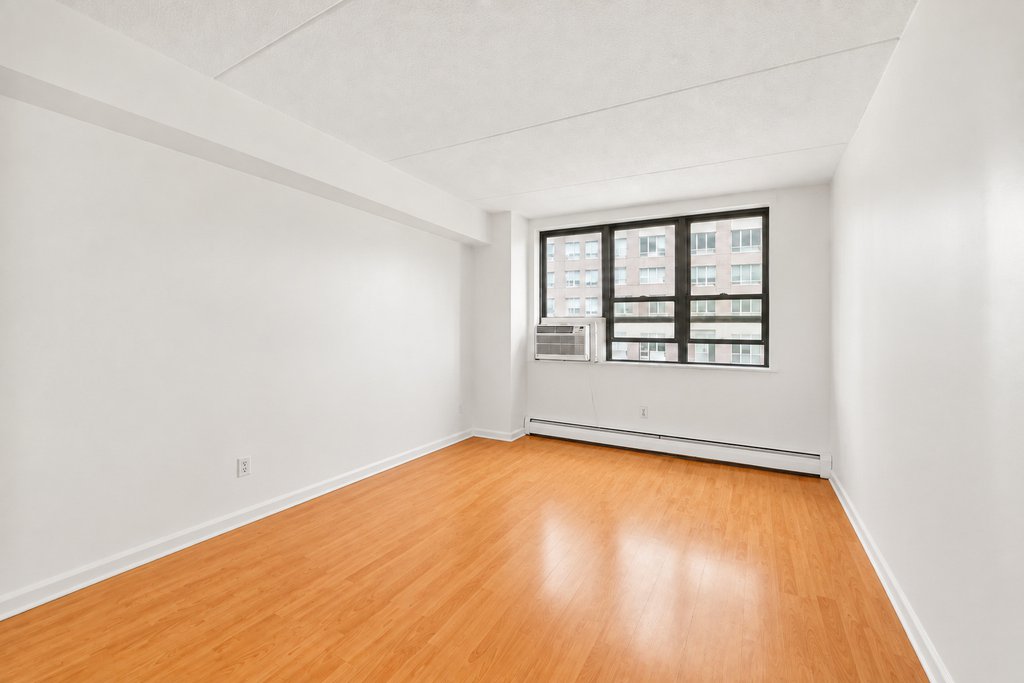 220 Manhattan Avenue, Unit 4K photo 6