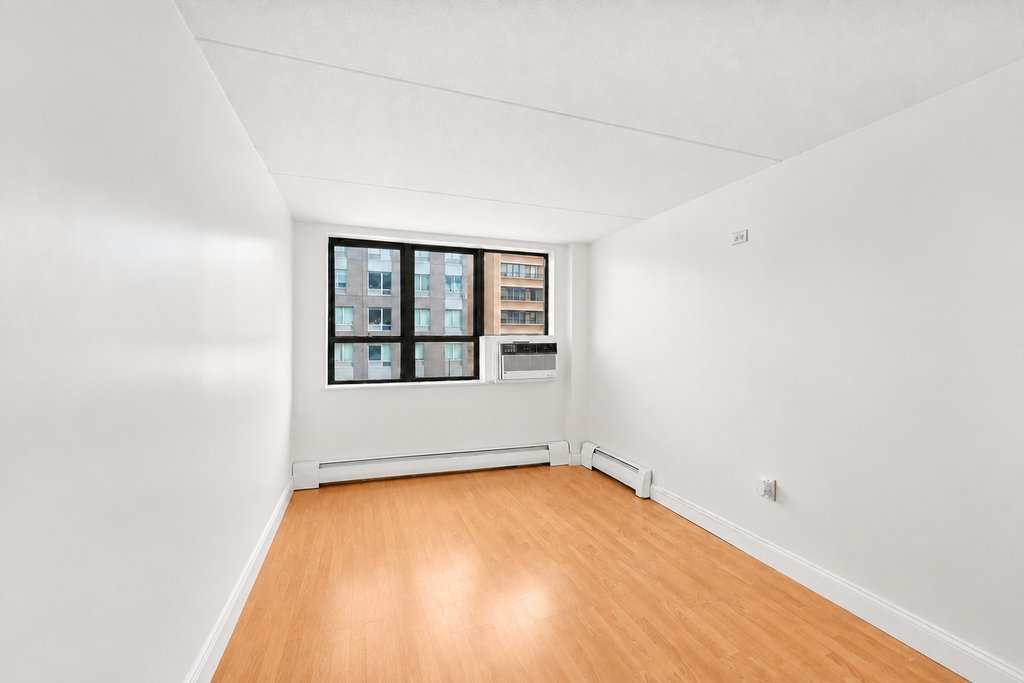 220 Manhattan Avenue, Unit 4K photo 8