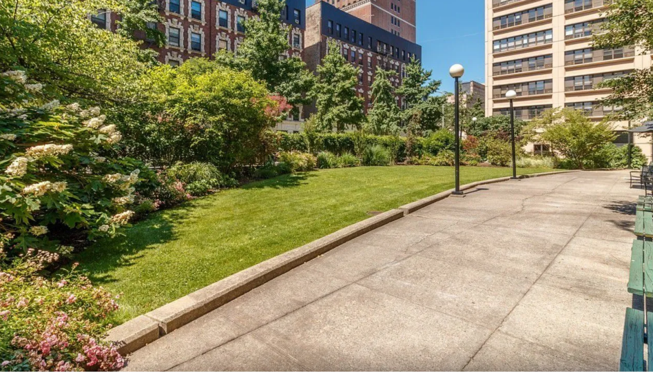 220 Manhattan Avenue, Unit 4K photo 12