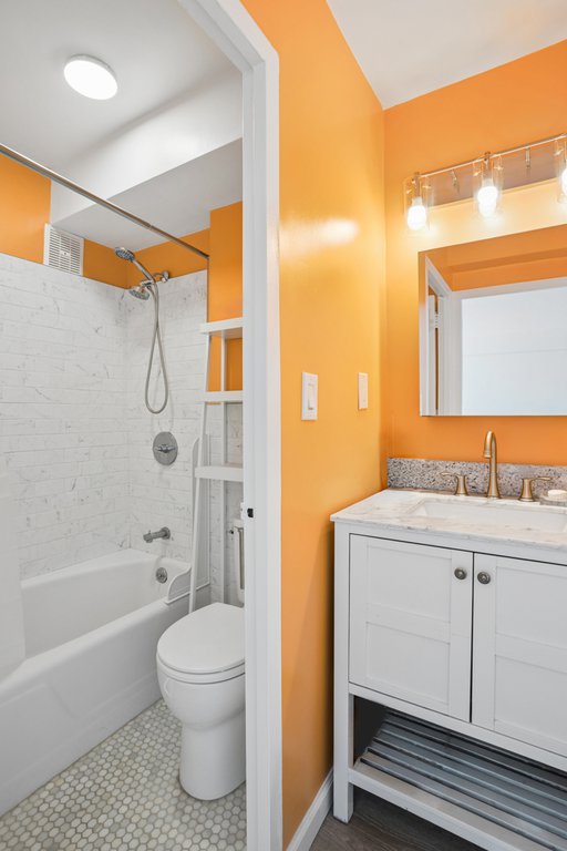 310 West 56th Street, Unit 6J photo 4