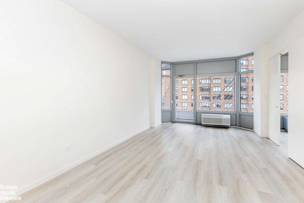 200 East 32nd Street, Unit 12D photo 2