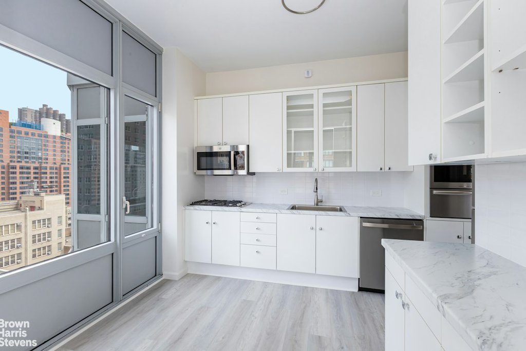 200 East 32nd Street, Unit 12D photo 7