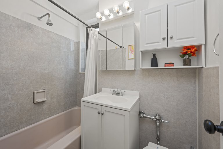 61 Oliver Street, Unit 2V photo 16