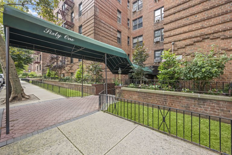 61 Oliver Street, Unit 2V photo 24