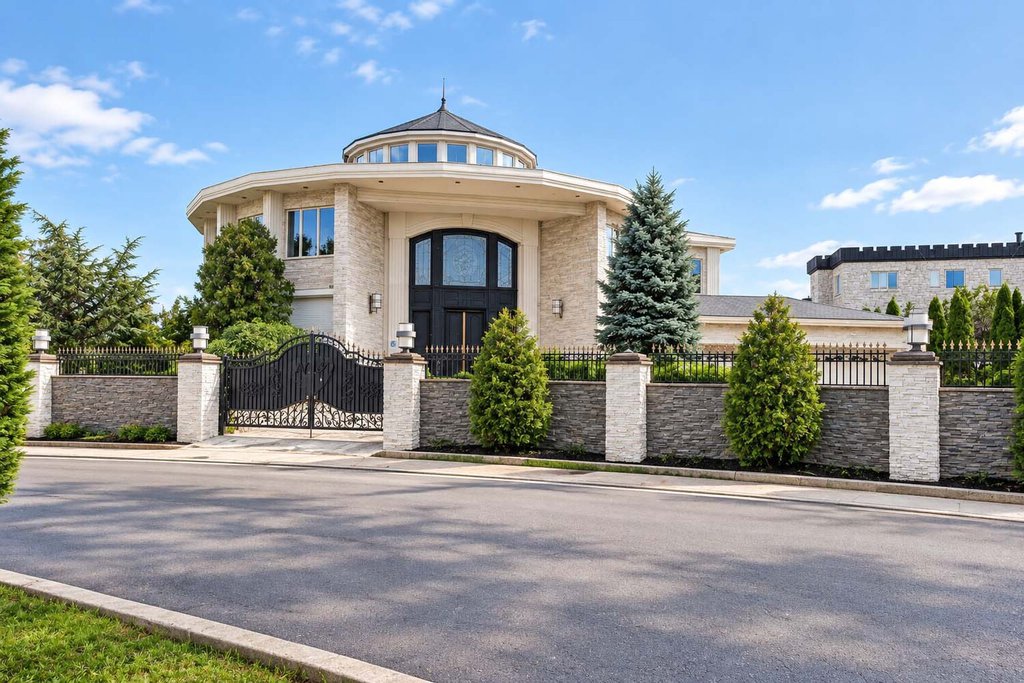 150 Nicolosi Drive – For Sale