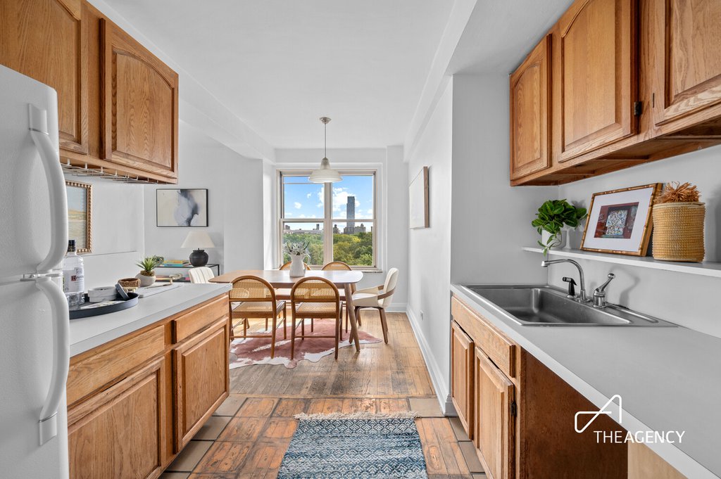 410 Central Park West, Unit 9A photo 4