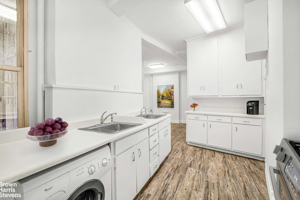 180 Riverside Drive, Unit 3B photo 9