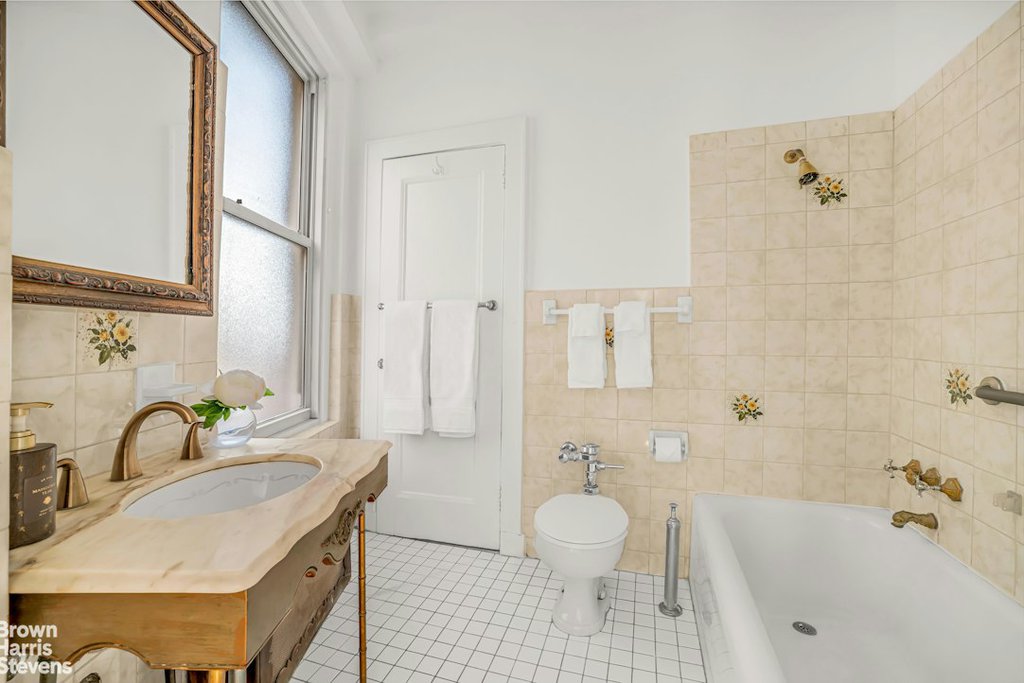 180 Riverside Drive, Unit 3B photo 11