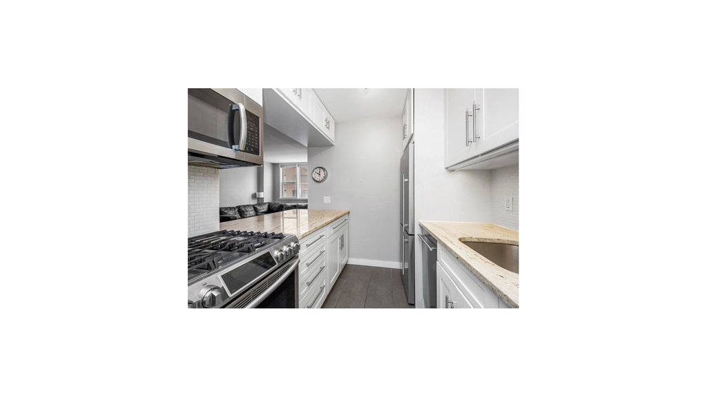 201 East 36th Street, Unit 8B photo 3