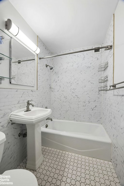 101 West 12th Street, Unit 20B photo 5