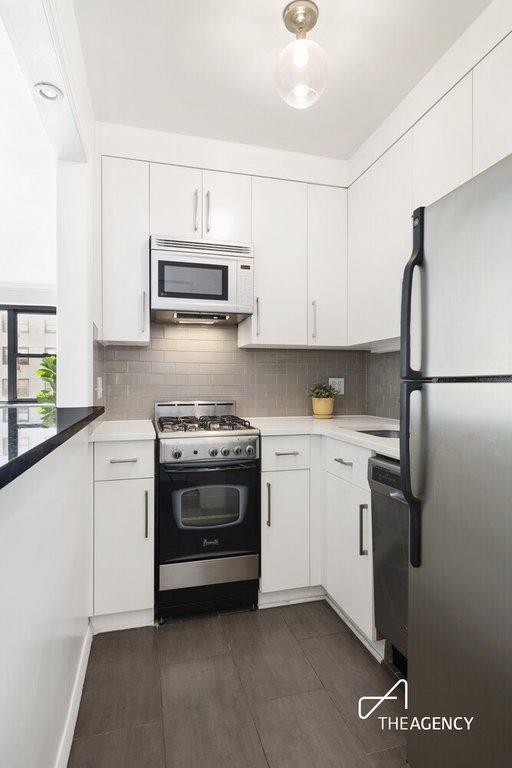 357 East 57th Street, Unit 15C photo 5