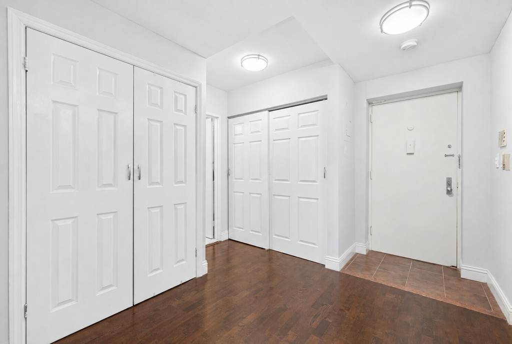 300 Rector Place, Unit 4O photo 4