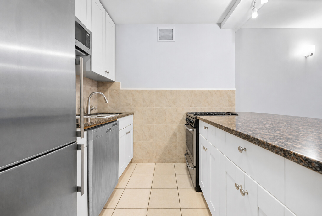 300 Rector Place, Unit 4O photo 5