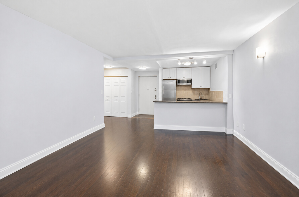 300 Rector Place, Unit 4O photo 6