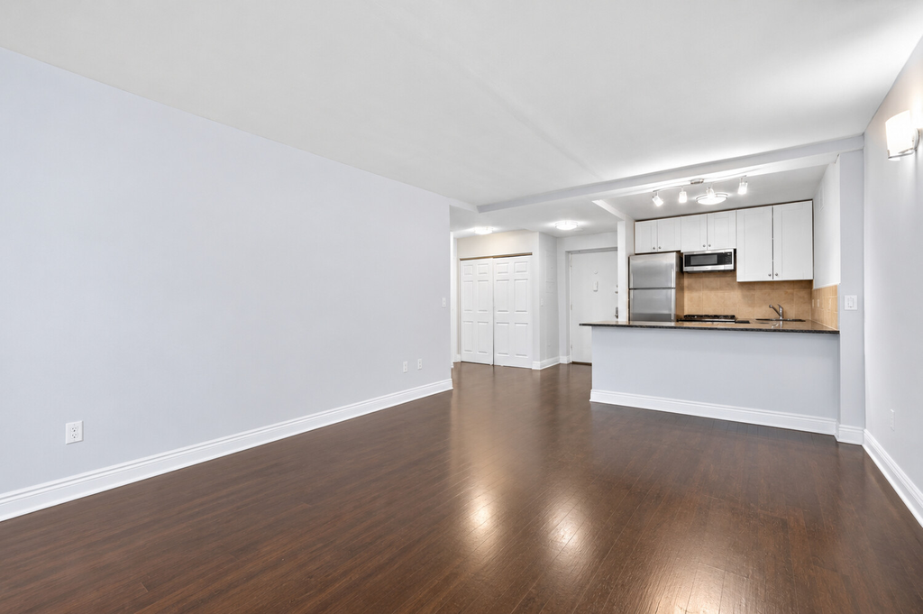 300 Rector Place, Unit 4O photo 7