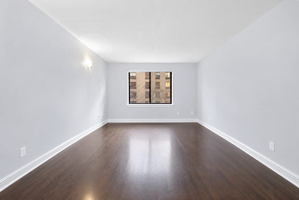 300 Rector Place, Unit 4O photo 8