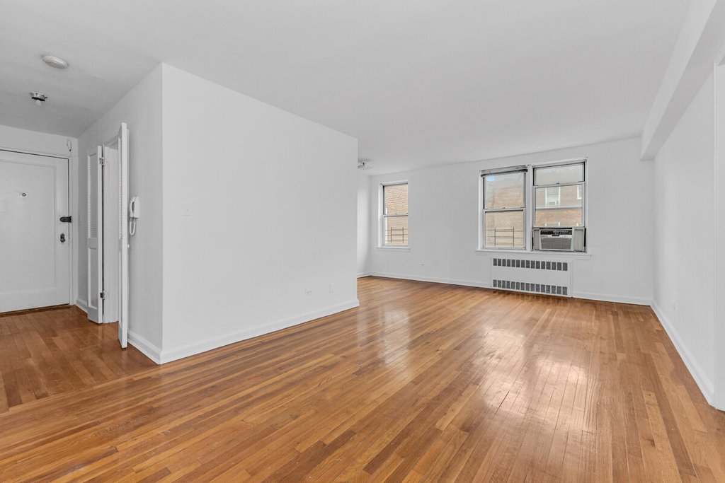 67-07 Yellowstone Boulevard, Unit 5F photo 3