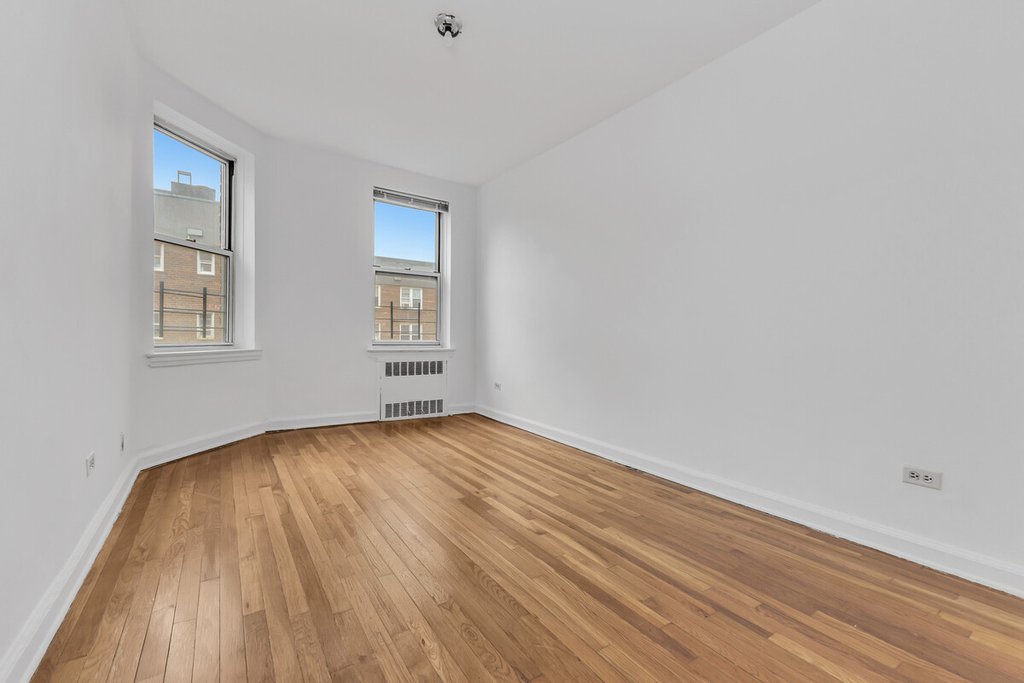 67-07 Yellowstone Boulevard, Unit 5F photo 4
