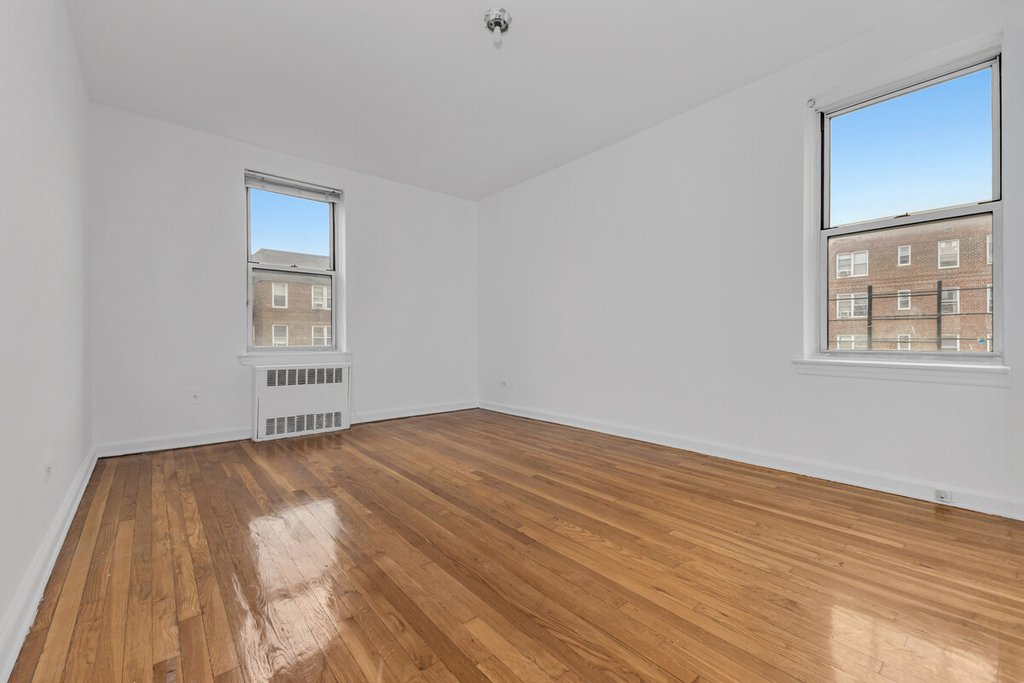 67-07 Yellowstone Boulevard, Unit 5F photo 5