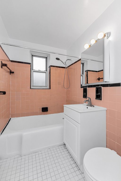 67-07 Yellowstone Boulevard, Unit 5F photo 6