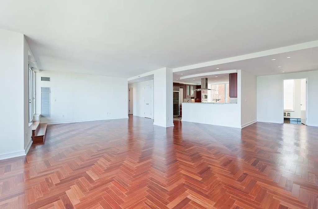 240 Riverside Boulevard, Unit 10AT photo 2