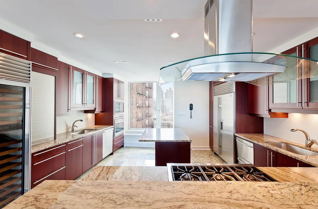 240 Riverside Boulevard, Unit 10AT photo 4