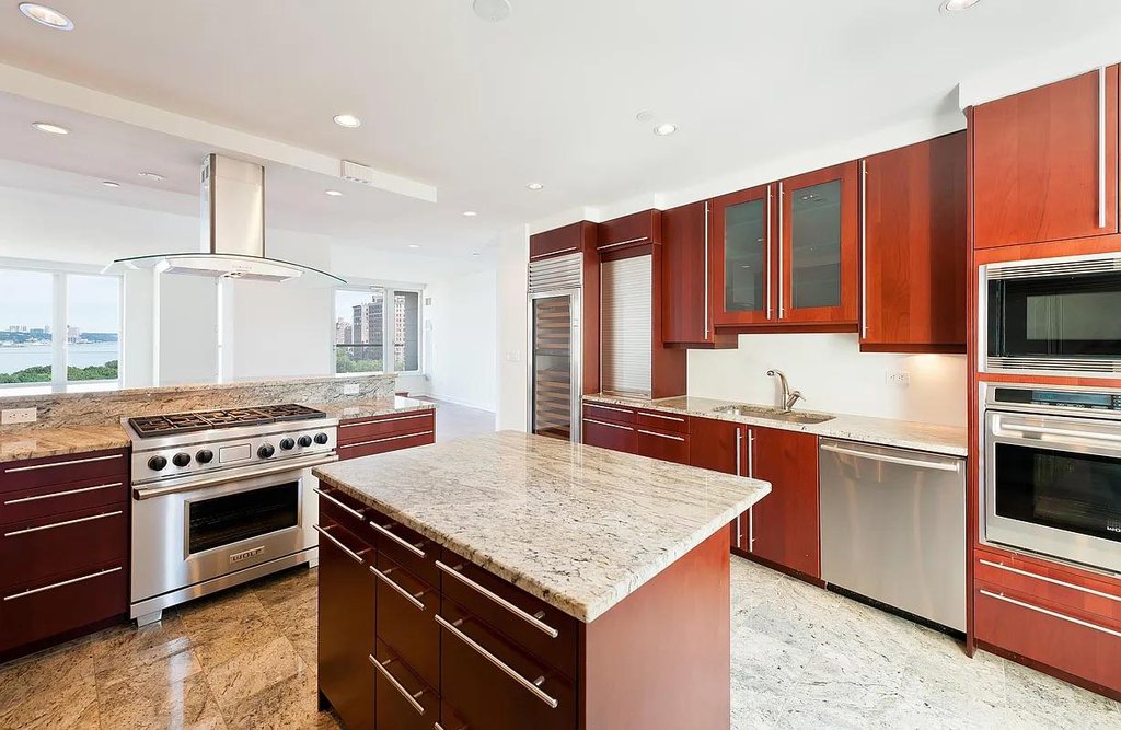 240 Riverside Boulevard, Unit 10AT photo 5