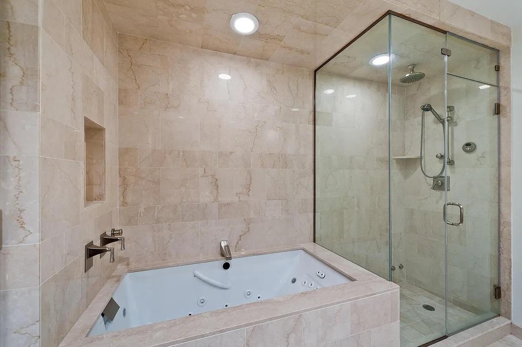 240 Riverside Boulevard, Unit 10AT photo 8