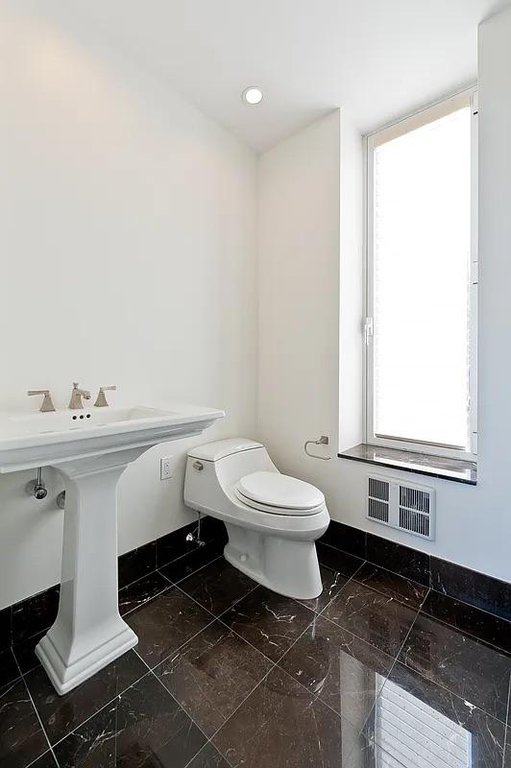 240 Riverside Boulevard, Unit 10AT photo 12