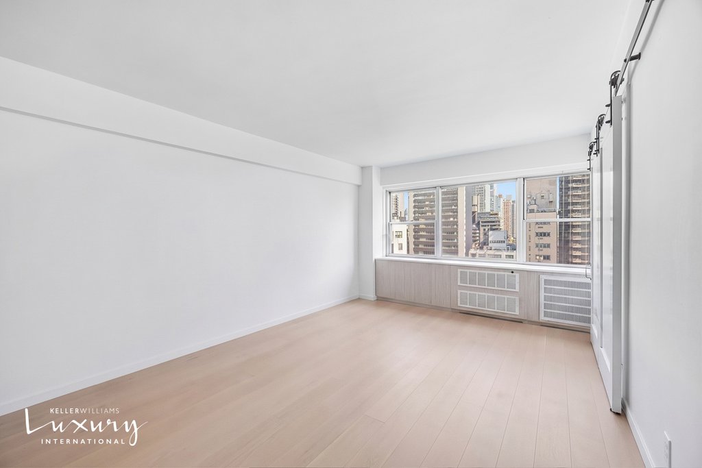 333 East 46th Street, Unit 17E photo 4