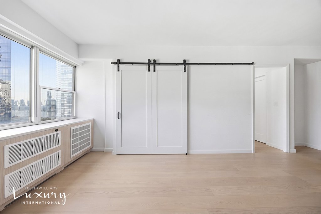 333 East 46th Street, Unit 17E photo 6
