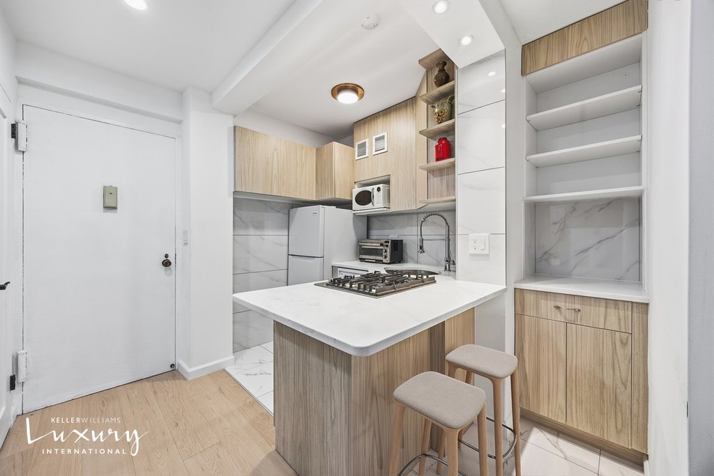 333 East 46th Street, Unit 17E photo 13