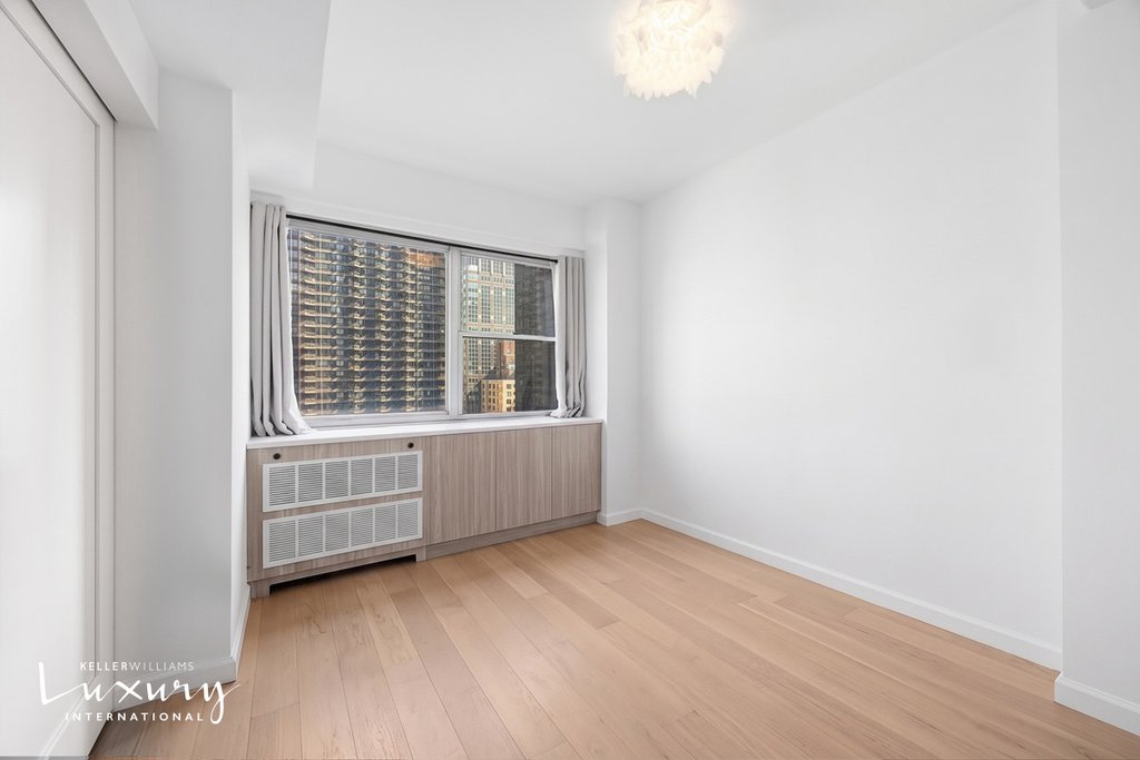 333 East 46th Street, Unit 17E photo 16