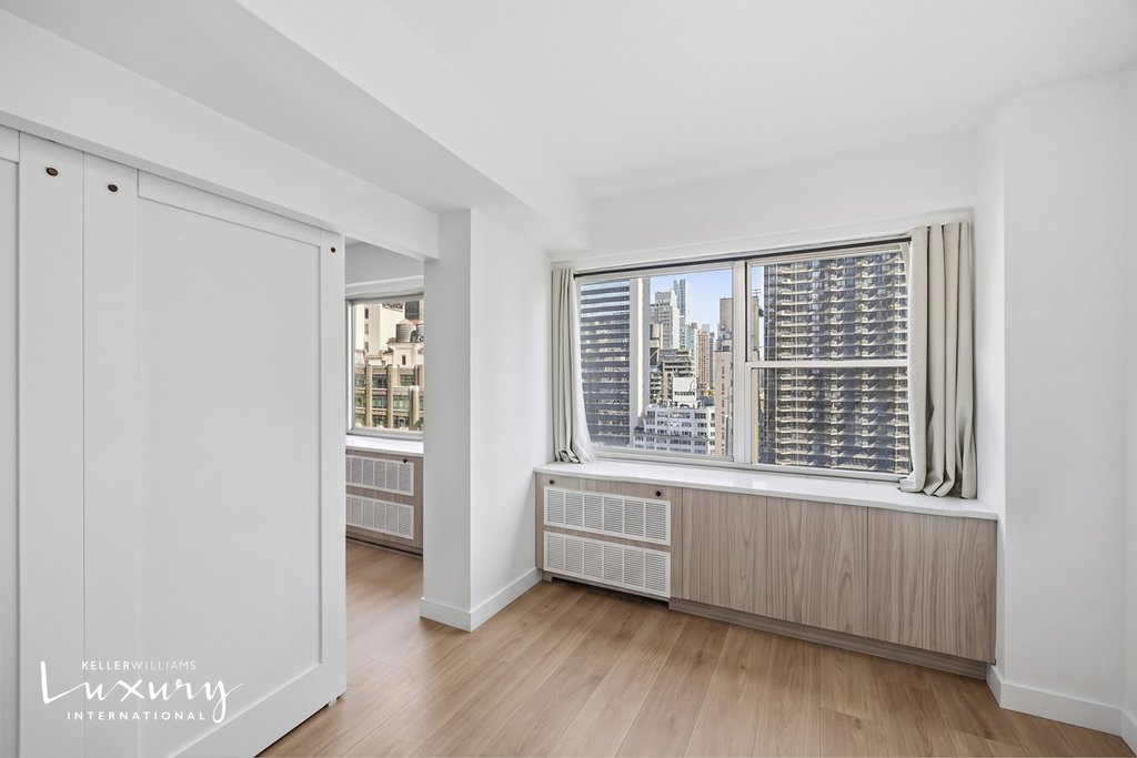 333 East 46th Street, Unit 17E photo 18