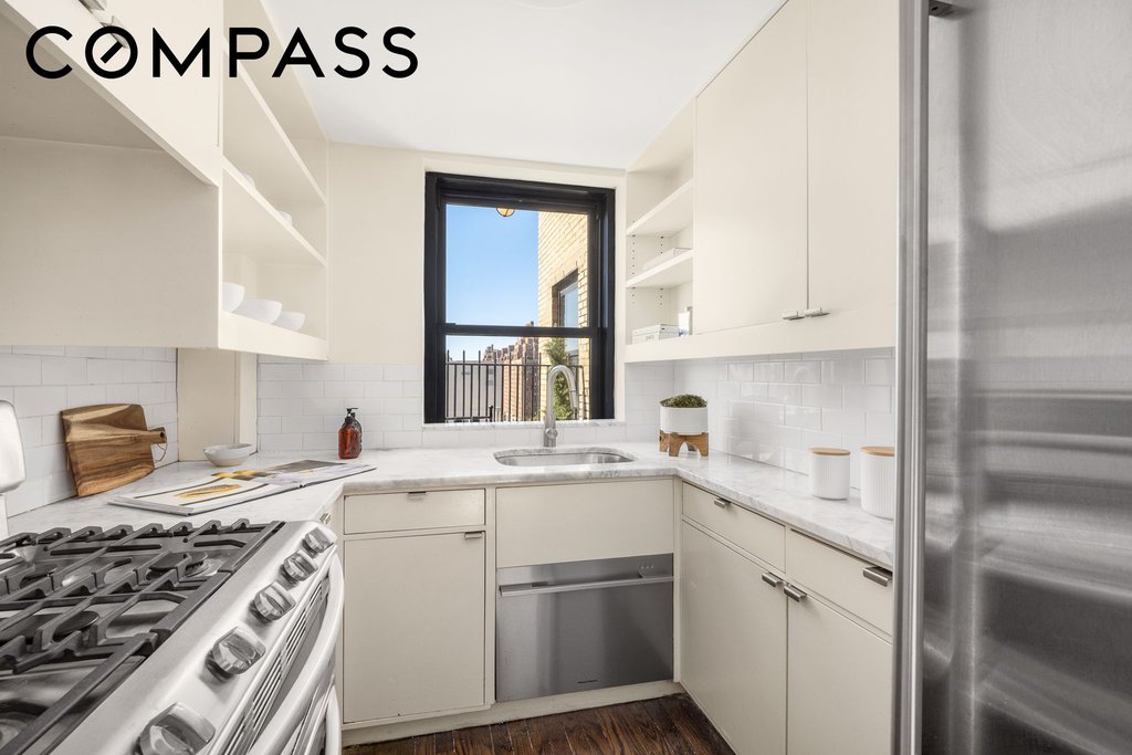 300 West 23rd Street, Unit 13K photo 6