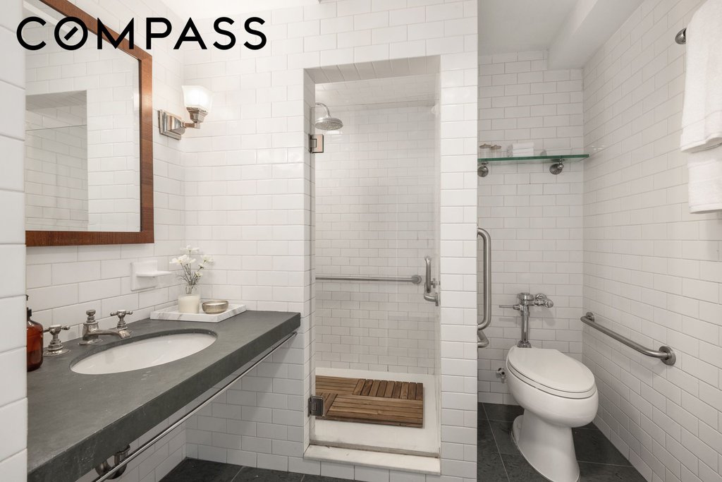 300 West 23rd Street, Unit 13K photo 9