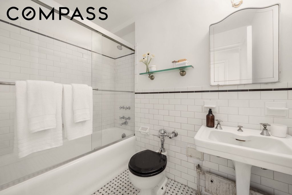 300 West 23rd Street, Unit 13K photo 16