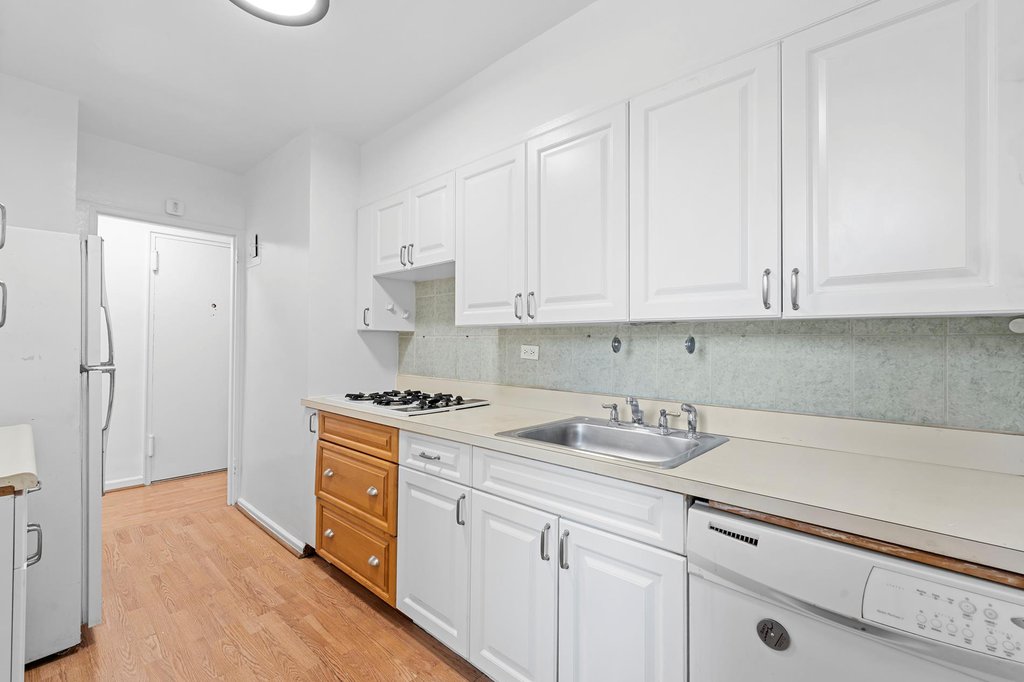 84-01 Main Street, Unit 325 photo 9