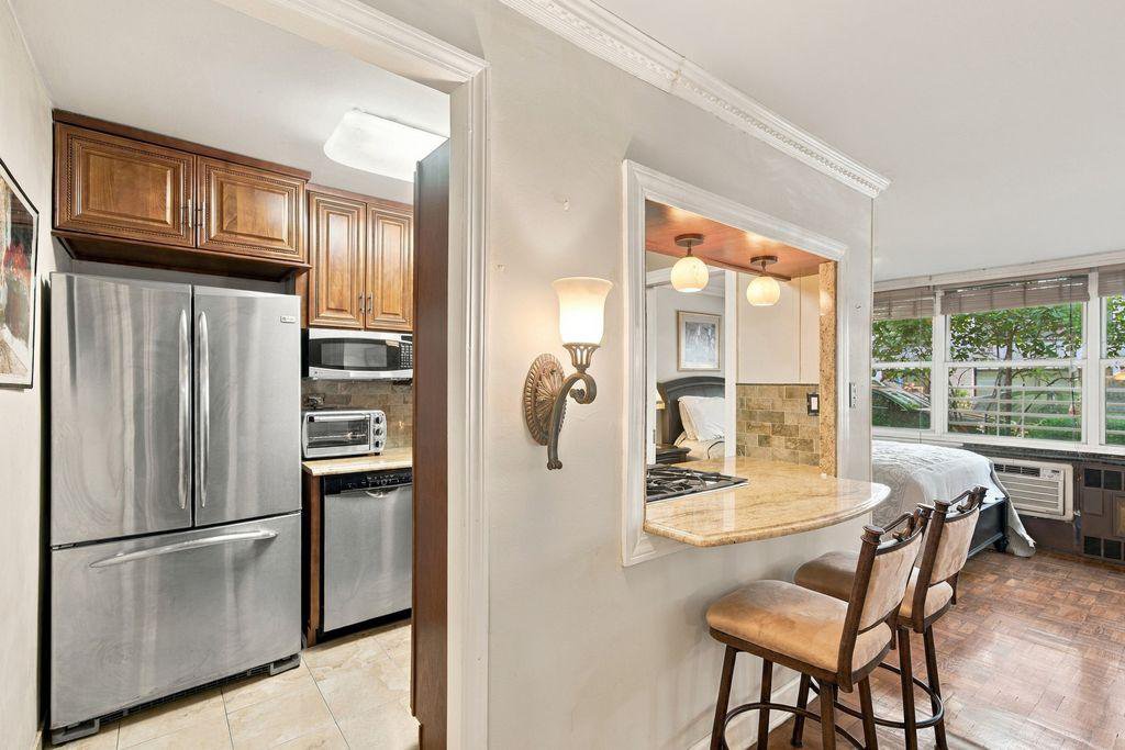 310 East 70th Street, Unit 1K photo 5