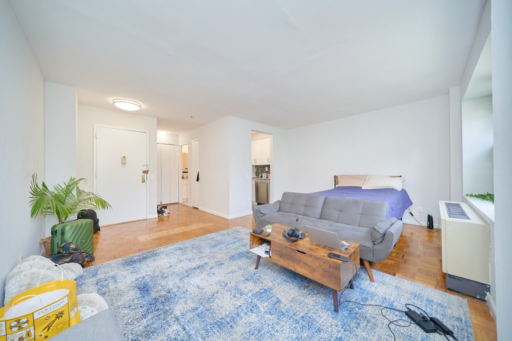 337 West 43rd Street, Unit 2DD