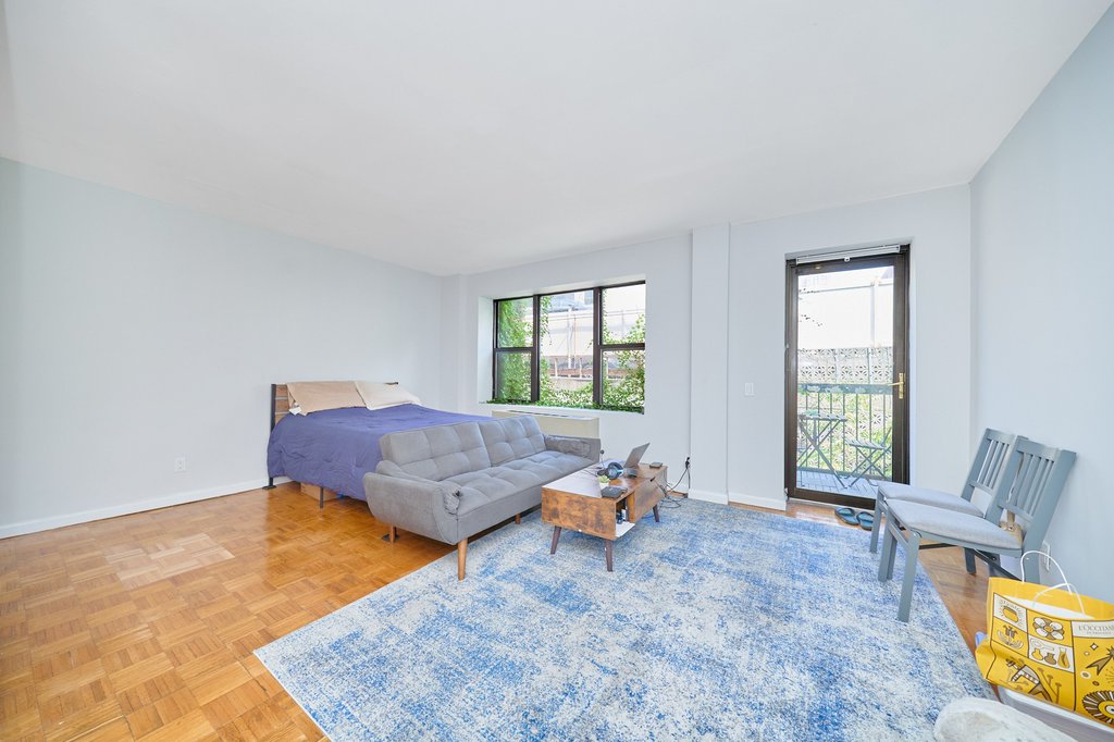 337 West 43rd Street, Unit 2DD photo 2