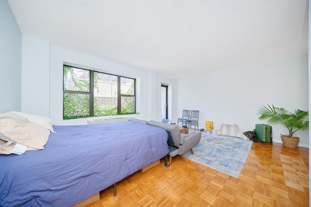 337 West 43rd Street, Unit 2DD photo 3