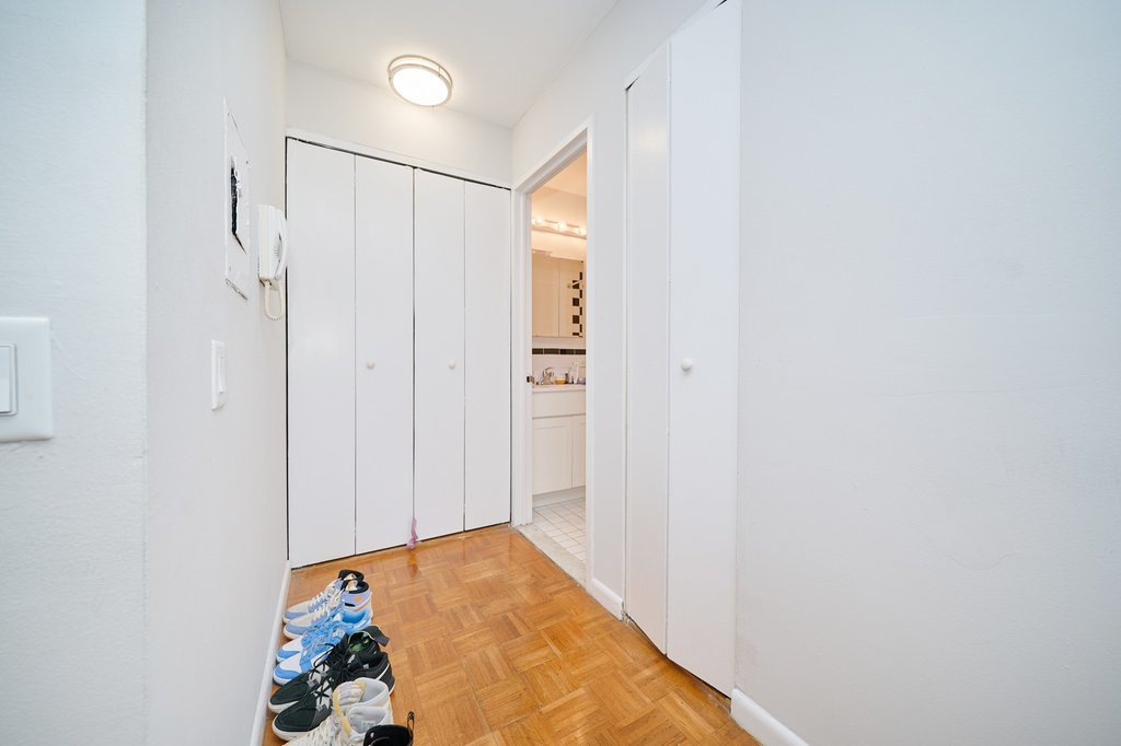 337 West 43rd Street, Unit 2DD photo 4