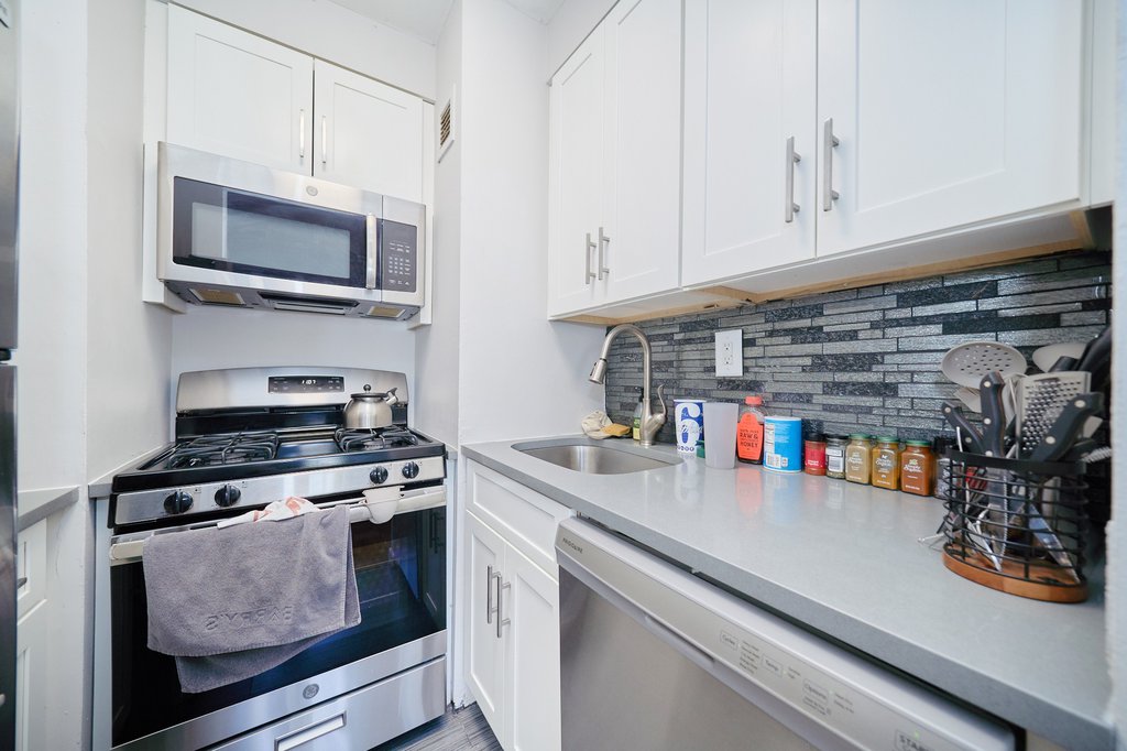 337 West 43rd Street, Unit 2DD photo 6