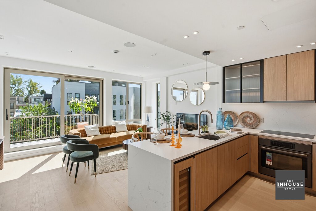 174 Eagle Street, Unit PH photo 3