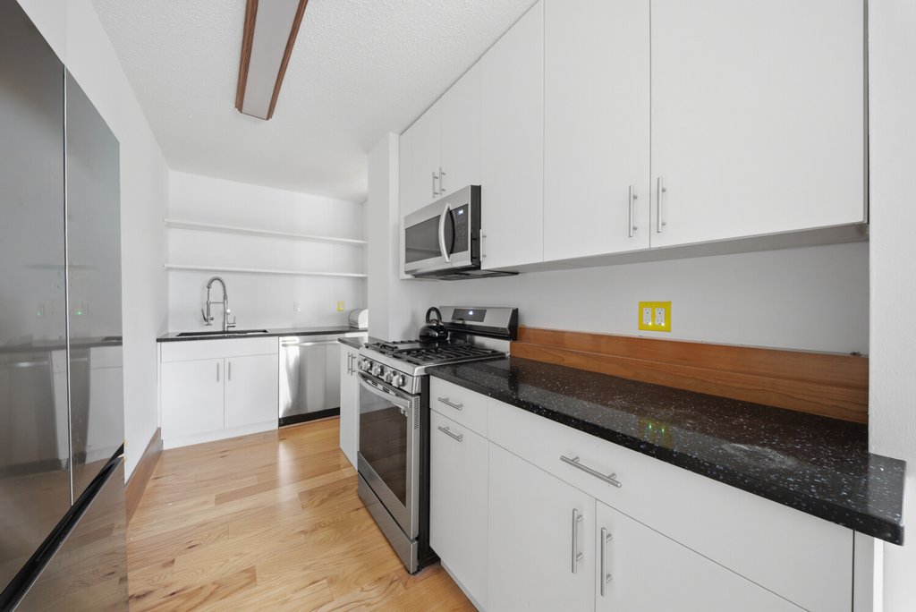 299 Pearl Street, Unit 5E photo 9