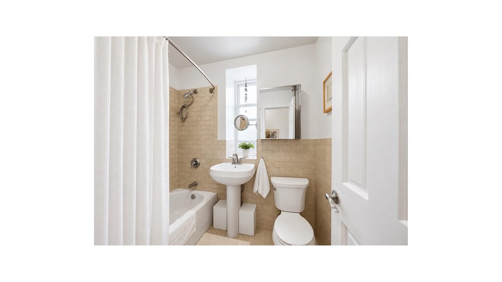 811 Walton Avenue, Unit E18 photo 10