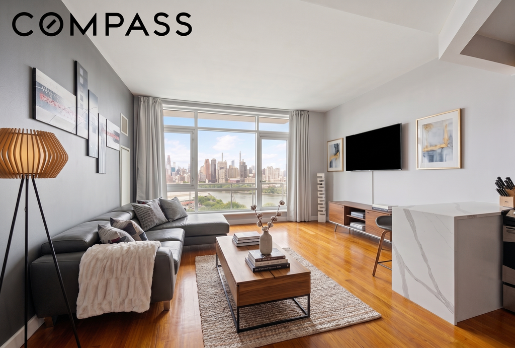 11-24 31st Avenue, Unit 15B photo 3